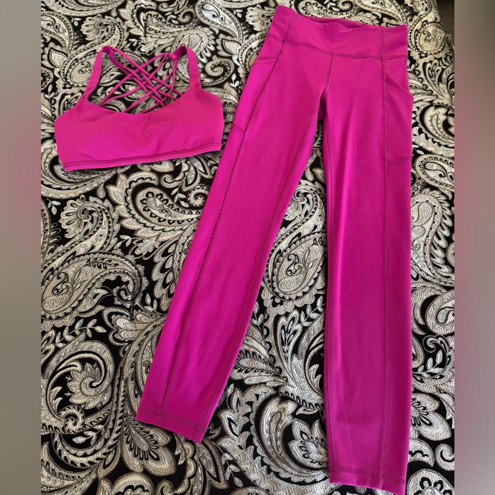 Lululemon hot pink matching ‘time to sweat‘ leggings and ‘free to be wild‘ bra